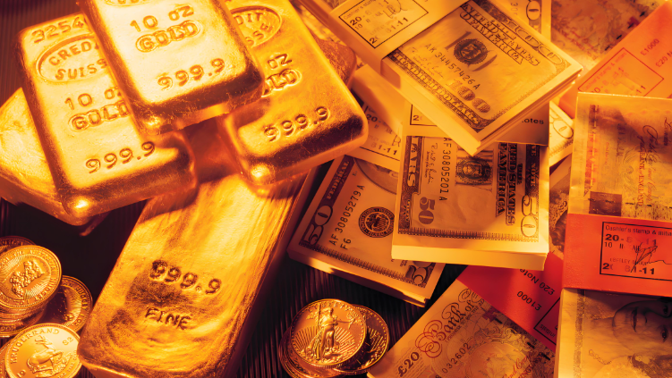 Gold Retreats and Closes Lower