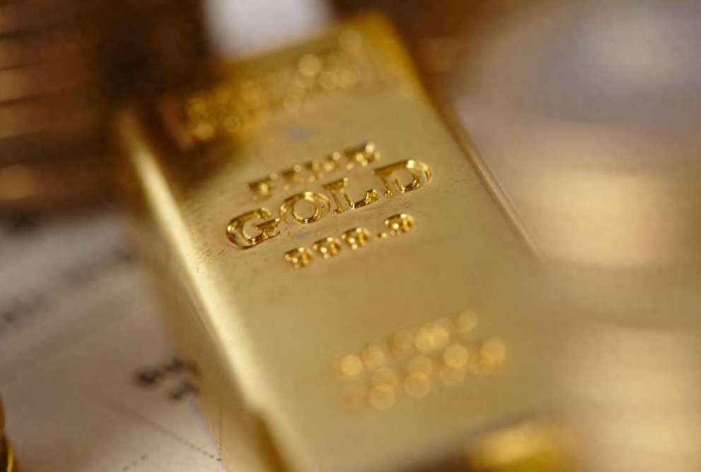 Gold Stocks Thrive Amid Market Downturn!
